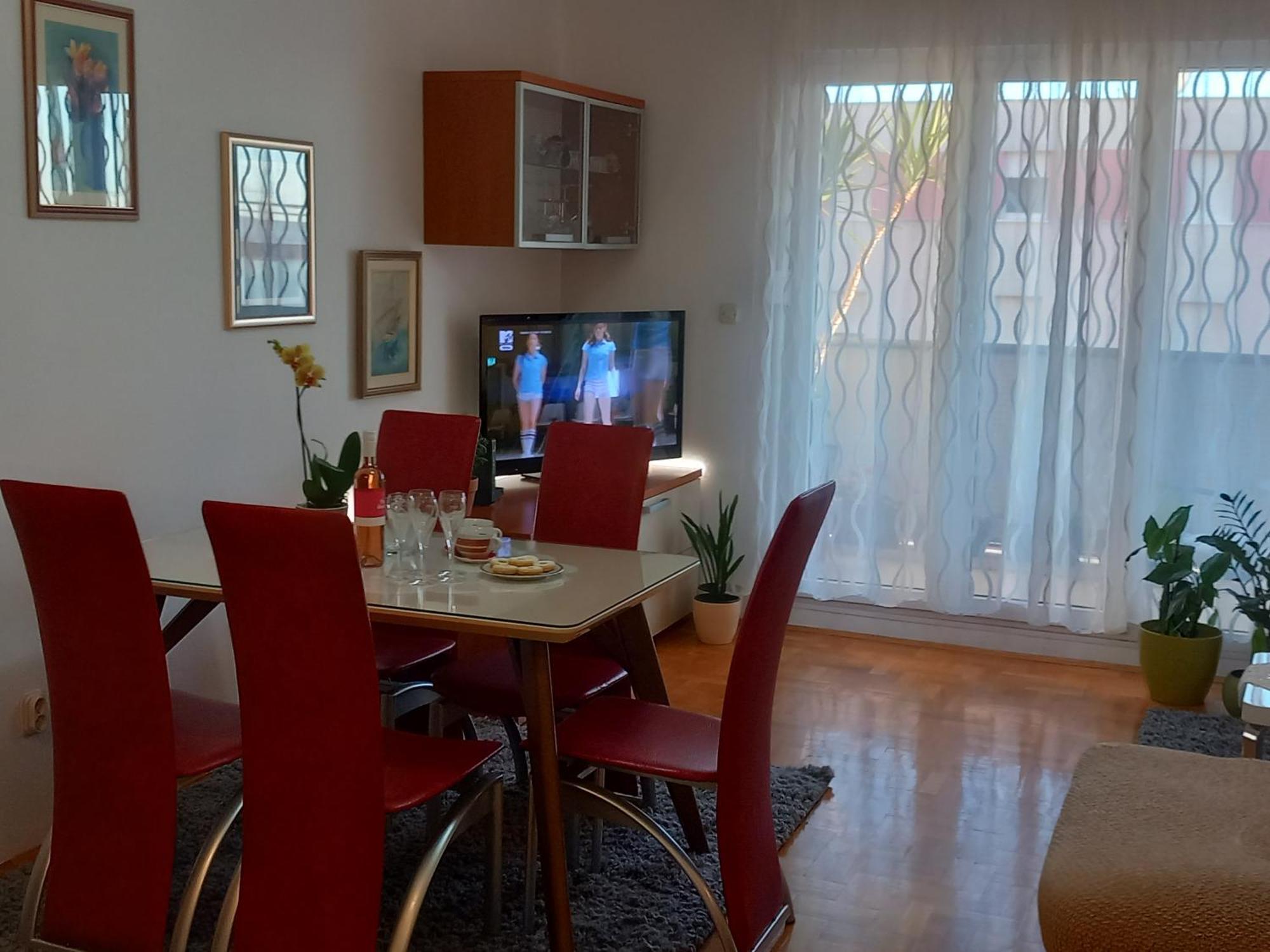Apartment Harmony - Pleasant And Comfortable Place With A Balcony And A Secured Garage Split Bagian luar foto