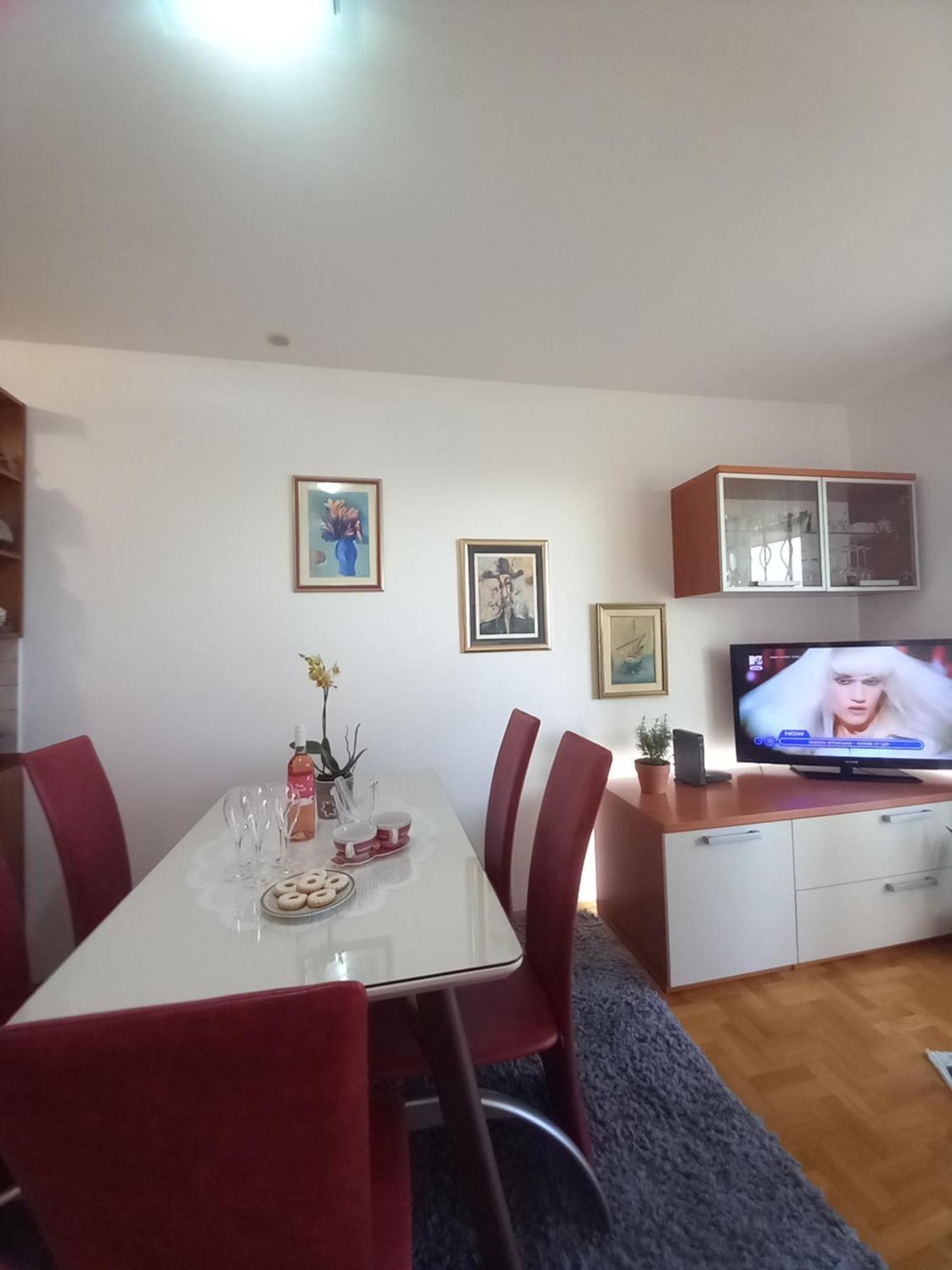 Apartment Harmony - Pleasant And Comfortable Place With A Balcony And A Secured Garage Split Bagian luar foto