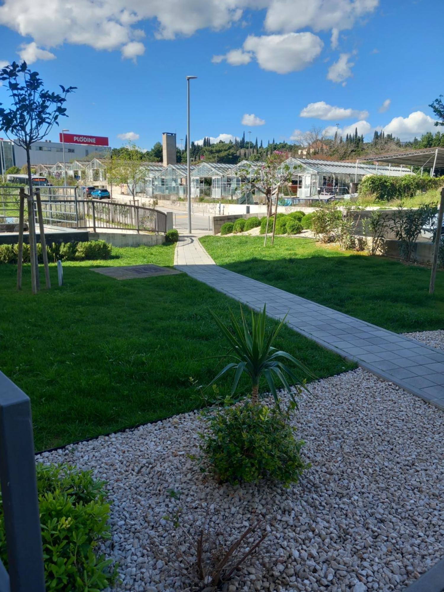 Apartment Harmony - Pleasant And Comfortable Place With A Balcony And A Secured Garage Split Bagian luar foto